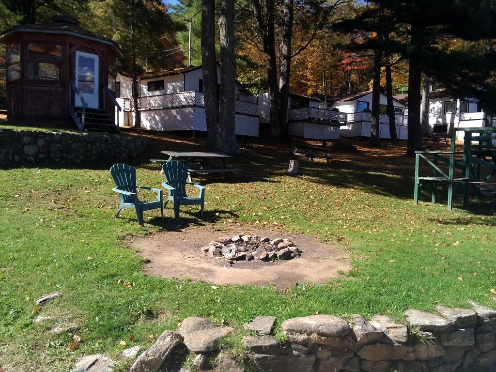 Little Hawk Resort & Marina Algonquin Highlands Extérieur photo