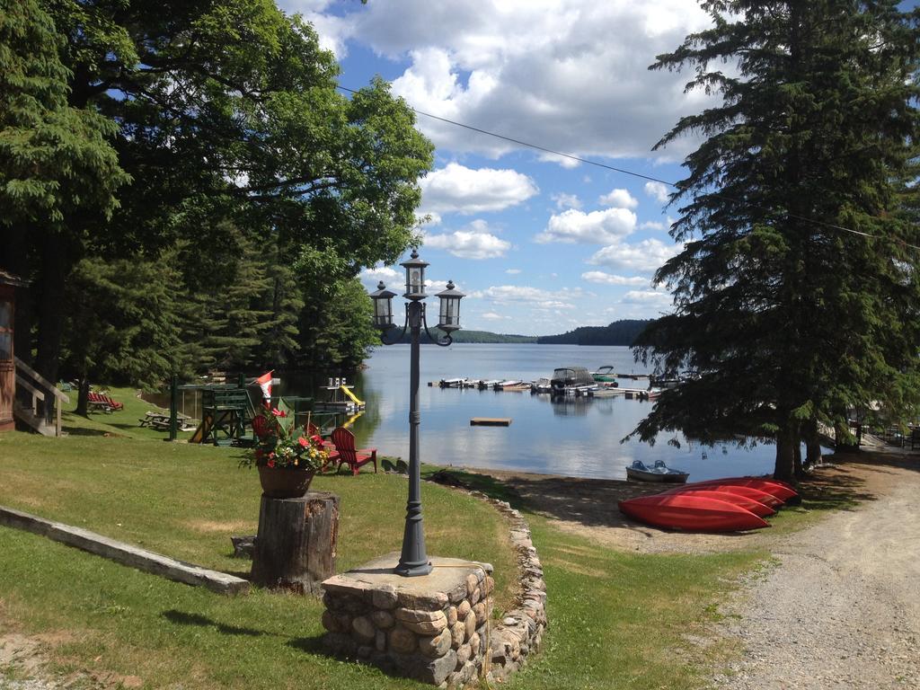 Little Hawk Resort & Marina Algonquin Highlands Extérieur photo