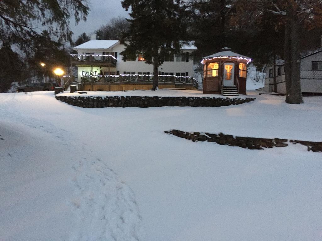 Little Hawk Resort & Marina Algonquin Highlands Extérieur photo
